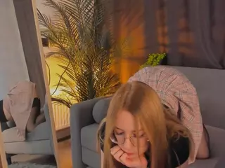 ZaraBrougham's Live Sex Cam Show