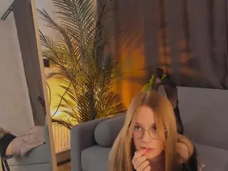 ZaraBrougham's Live Sex Cam Show
