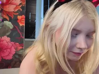 EdlaBuskey's Live Sex Cam Show