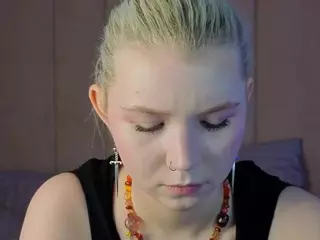 EdlaBuskey's Live Sex Cam Show