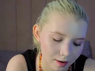 EdlaBuskey's Live Sex Cam Show