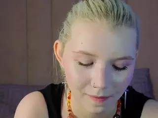 EdlaBuskey's Live Sex Cam Show