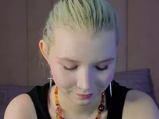 EdlaBuskey's Live Sex Cam Show