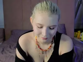 EdlaBuskey's Live Sex Cam Show