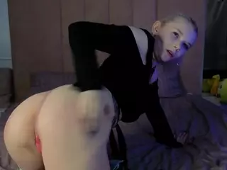 EdlaBuskey's Live Sex Cam Show