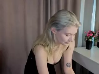 EdlaBuskey's Live Sex Cam Show