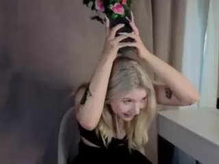 EdlaBuskey's Live Sex Cam Show