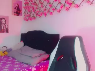 emeli-roushot's Live Sex Cam Show