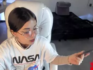 Niicole-Fox2's Live Sex Cam Show