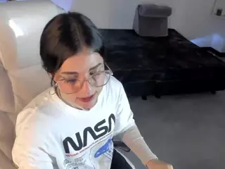 Niicole-Fox2's Live Sex Cam Show