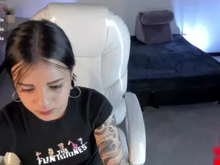 Niicole-Fox2's Live Sex Cam Show