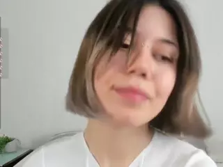 ElvinaClagg's Live Sex Cam Show