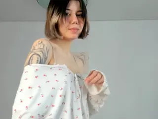 ElvinaClagg's Live Sex Cam Show