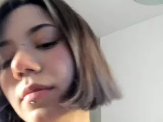 ElvinaClagg's Live Sex Cam Show
