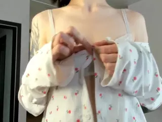 ElvinaClagg's Live Sex Cam Show
