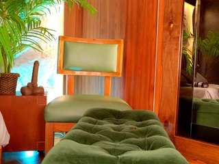 Live cam show with Alison Moon