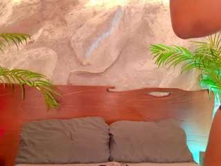 Live cam show with Alison Moon