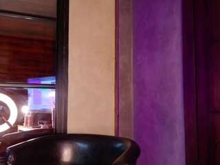 Live cam show with Alison Moon