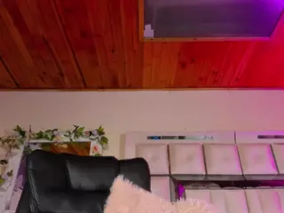 emili-clark's Live Sex Cam Show