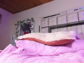 emili-clark's Live Sex Cam Show