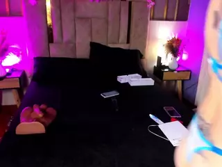 scarlethit's Live Sex Cam Show