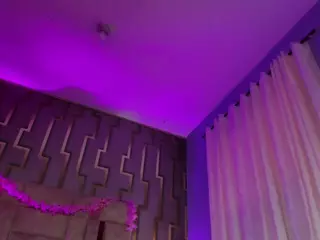 scarlethit's Live Sex Cam Show
