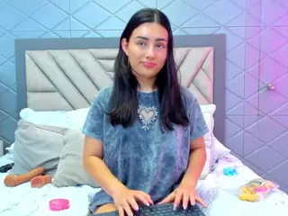 VilotetRousseX's Live Sex Cam Show