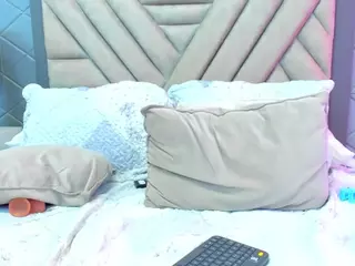 VilotetRousseX's Live Sex Cam Show