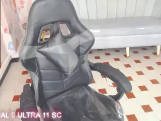 PARISBIGASS's Live Sex Cam Show