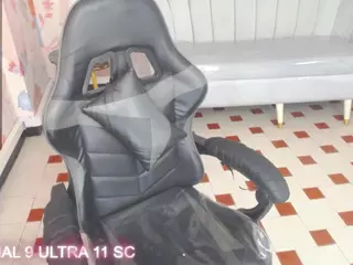 PARISBIGASS's Live Sex Cam Show