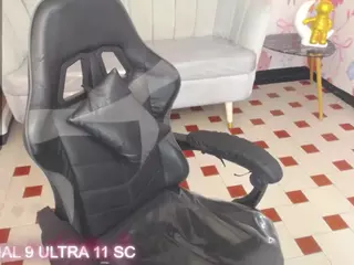 PARISBIGASS's Live Sex Cam Show