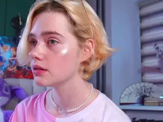 LynnaBraund's Live Sex Cam Show