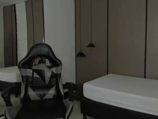 Live room thumbnail for lilly-ass