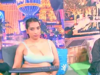 SummerBlaze29's Live Sex Cam Show
