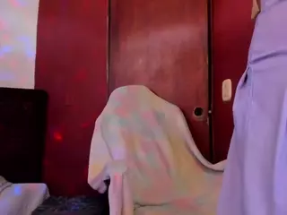 Eviee's Live Sex Cam Show