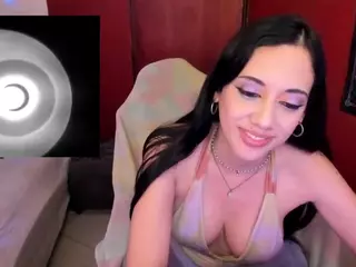 Eviee's Live Sex Cam Show
