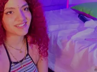 MADDYS-TONE's Live Sex Cam Show