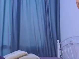 IlonaHolmes's Live Sex Cam Show