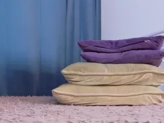 IlonaHolmes's Live Sex Cam Show