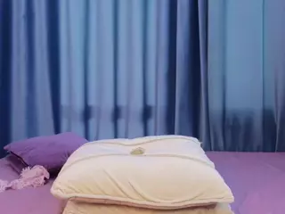 IlonaHolmes's Live Sex Cam Show