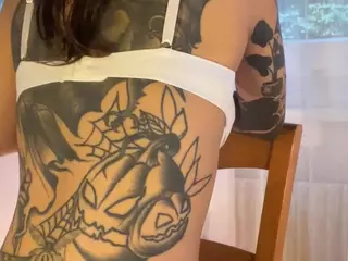 SuzuSummer's Live Sex Cam Show
