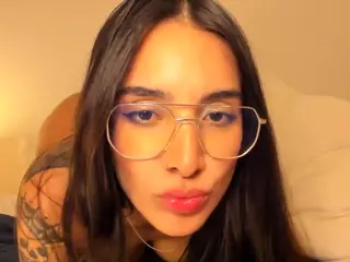 SuzuSummer's Live Sex Cam Show