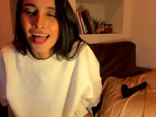 SuzuSummer's Live Sex Cam Show