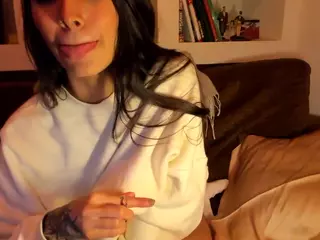SuzuSummer's Live Sex Cam Show