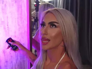 KarlaBart's Live Sex Cam Show