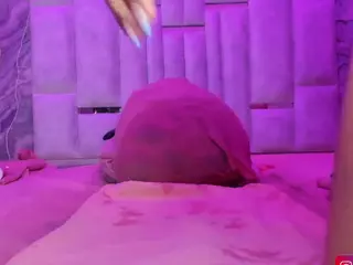 MiaVelveett's Live Sex Cam Show