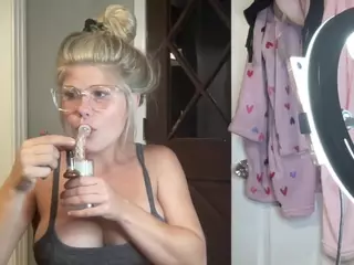 itsnaughtyjenna's Live Sex Cam Show