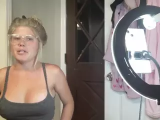 itsnaughtyjenna's Live Sex Cam Show
