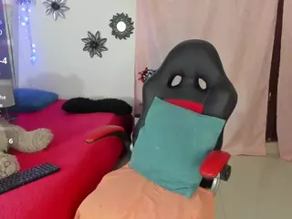 NaylaSaadi's Live Sex Cam Show