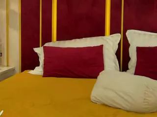 ChloeSins's Live Sex Cam Show